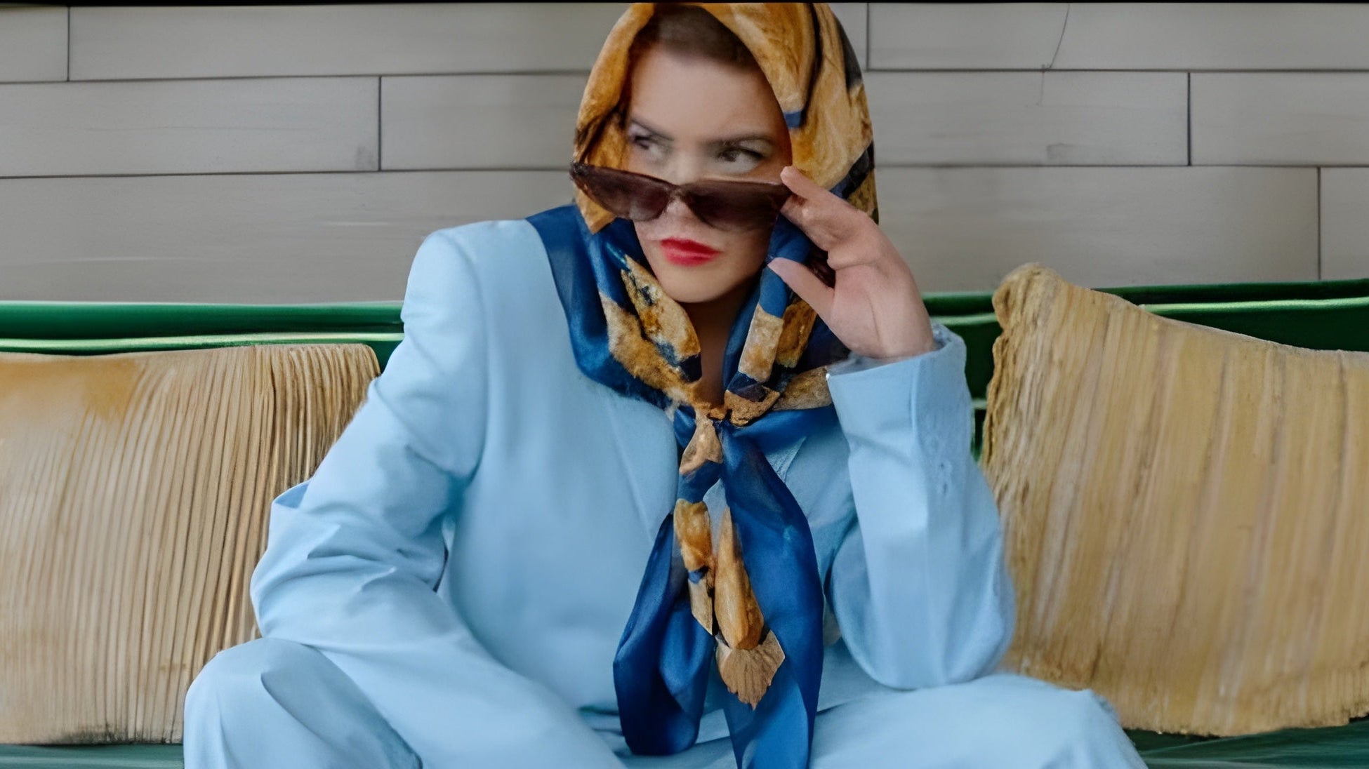 Тенденции при дамските официални костюми през 2025: От традиционното до уникалното