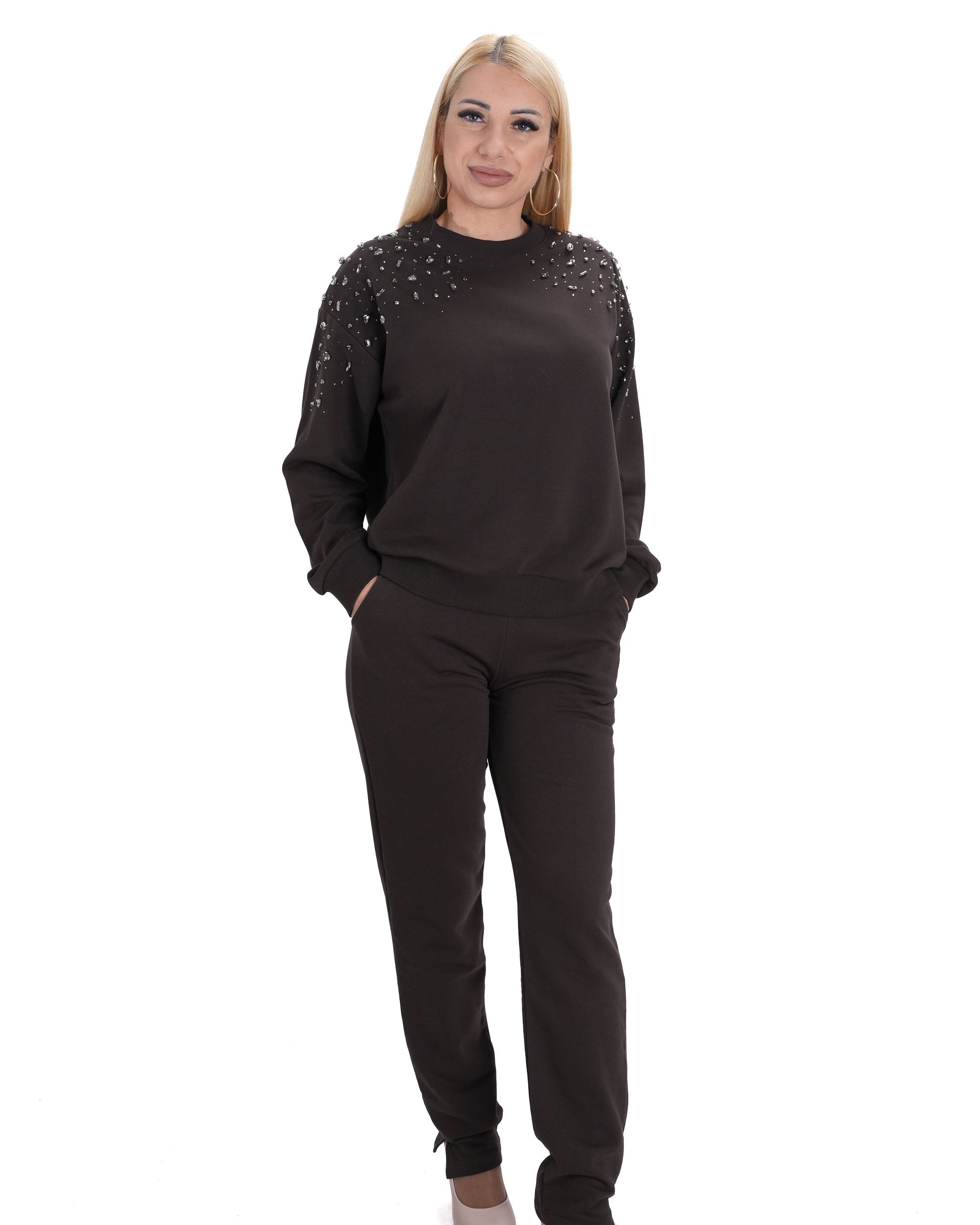 Спортно-елегантен дамски комплект с декоративни кристали