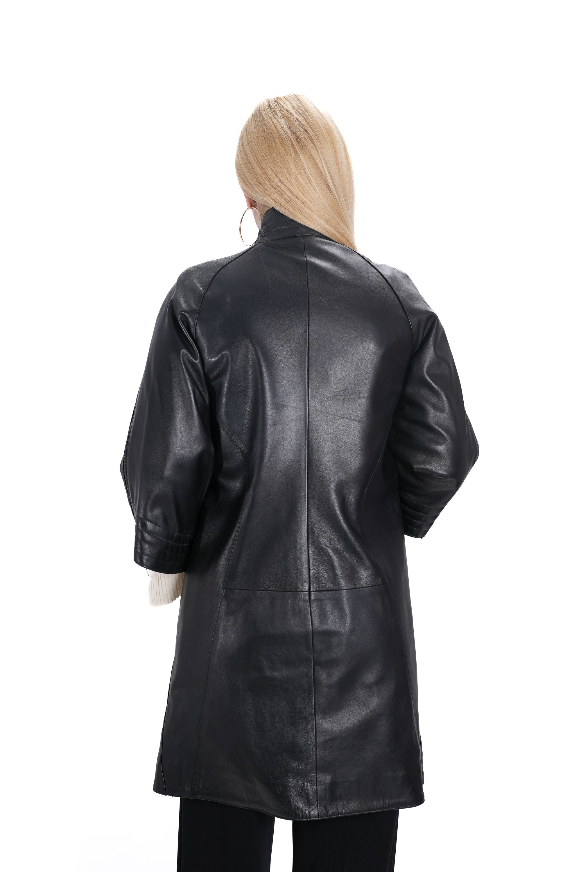 Дълго дамско яке от кожа – модел B902 отпред и отзад