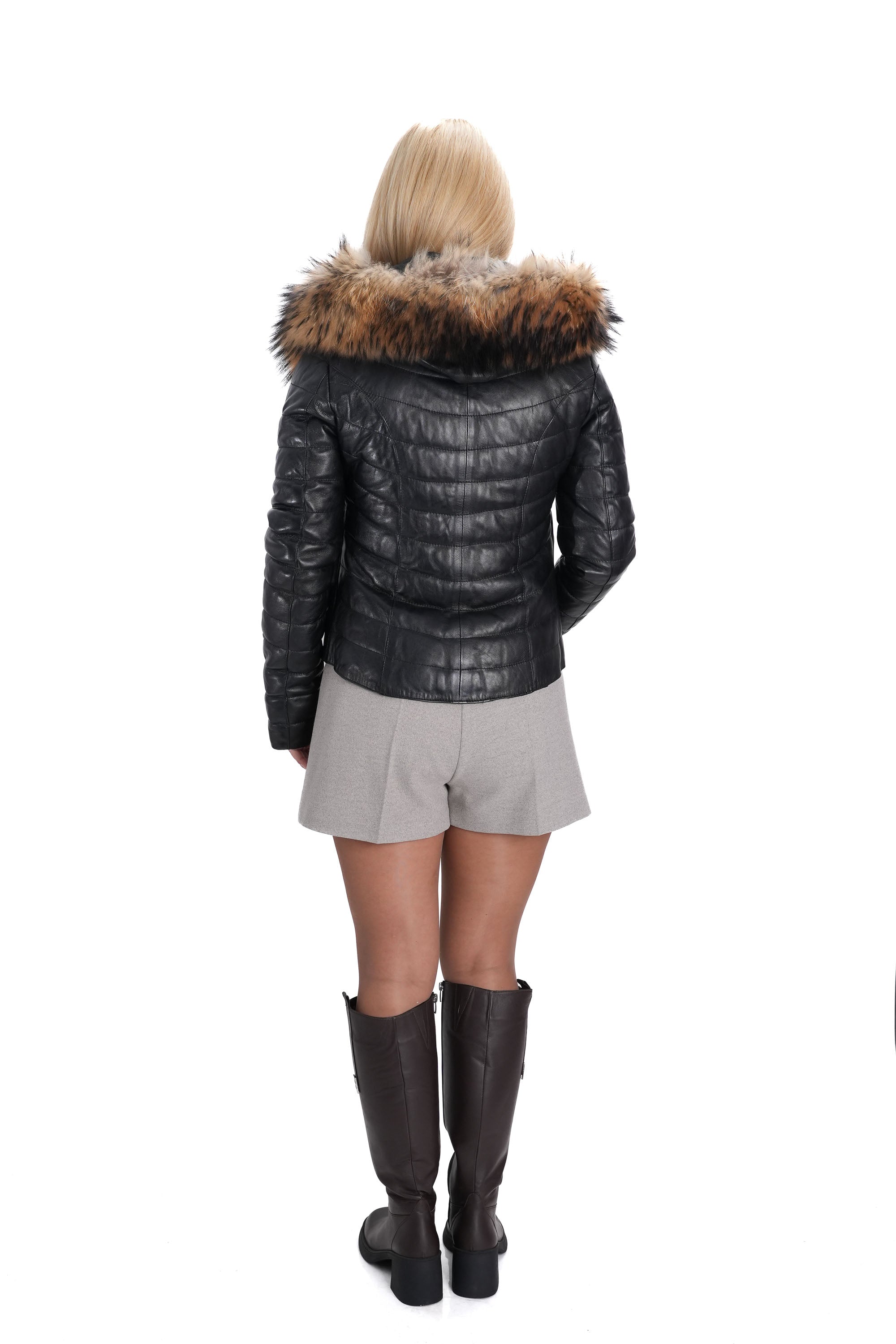 Стилно дамско кожено яке с естествен косъм в натурален кафяв цвят