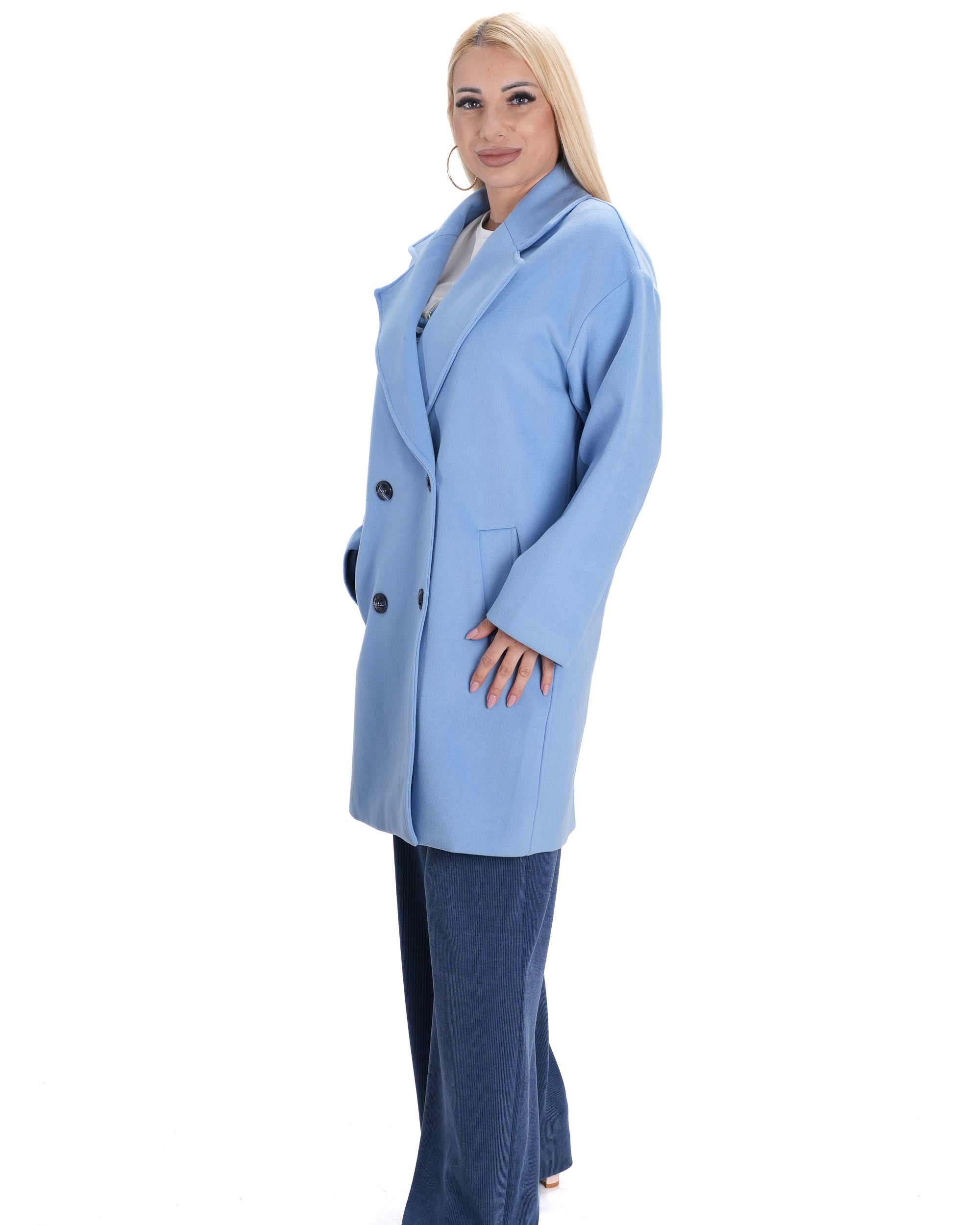 овърсайз дамско палто в небесно синьо за зимата