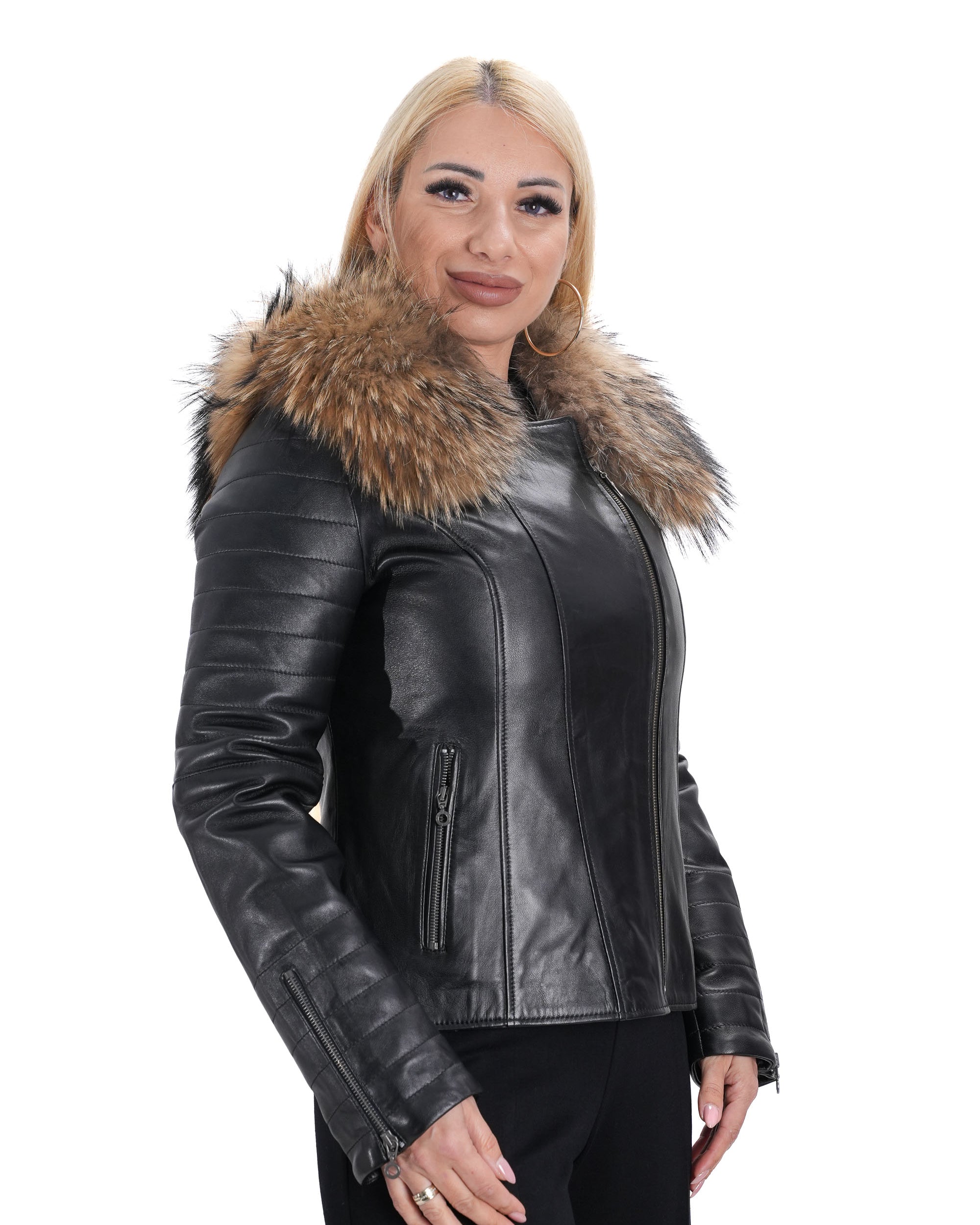 Якето T-6 – детайл на естествения кафяв косъм на качулката