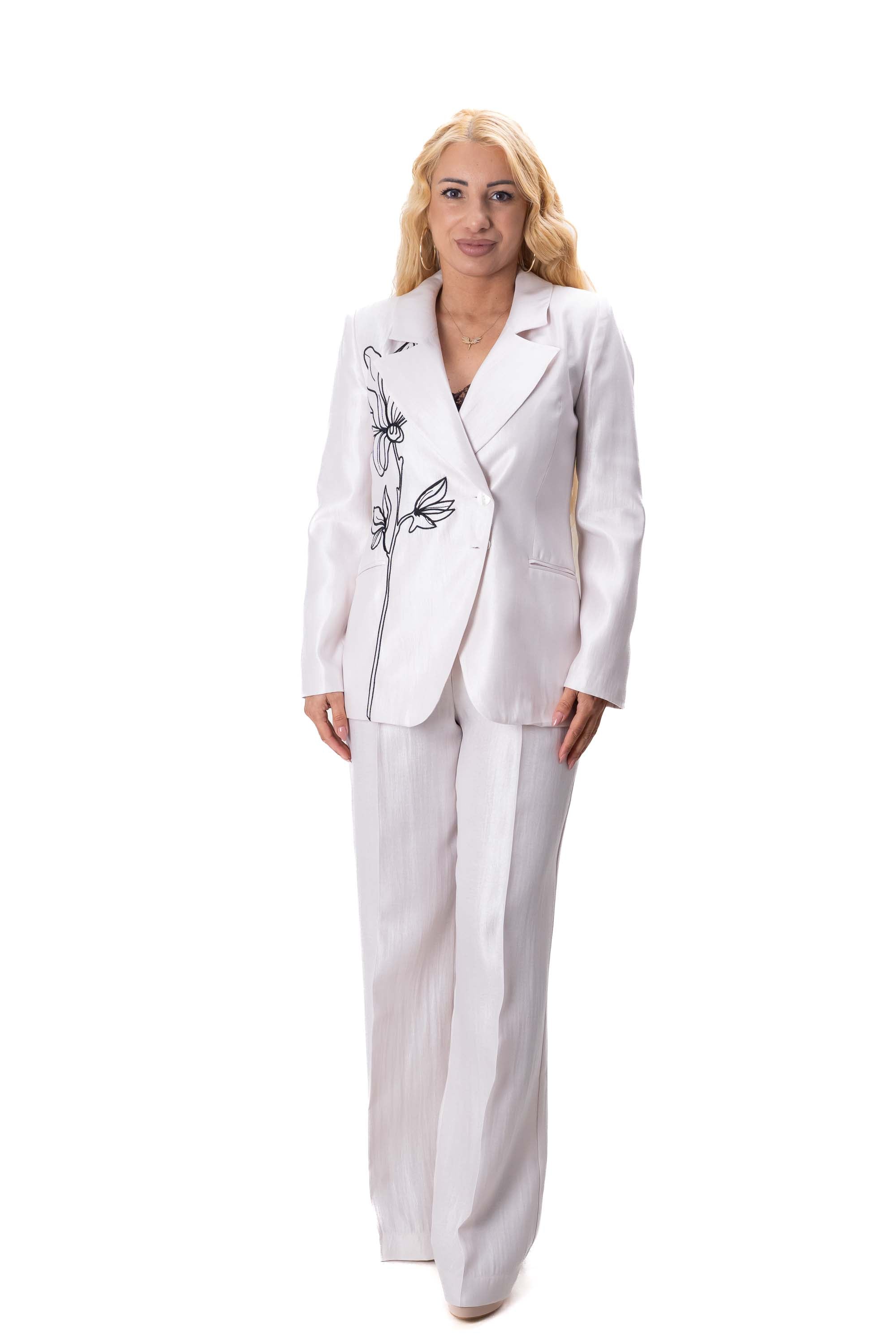 дамски сатениран костюм екрю с широк панталон и сако с бродирано цвете LUXU - малки и големи номера батал