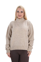 Дамски бежов пуловер от плетиво – преден изглед с поло яка