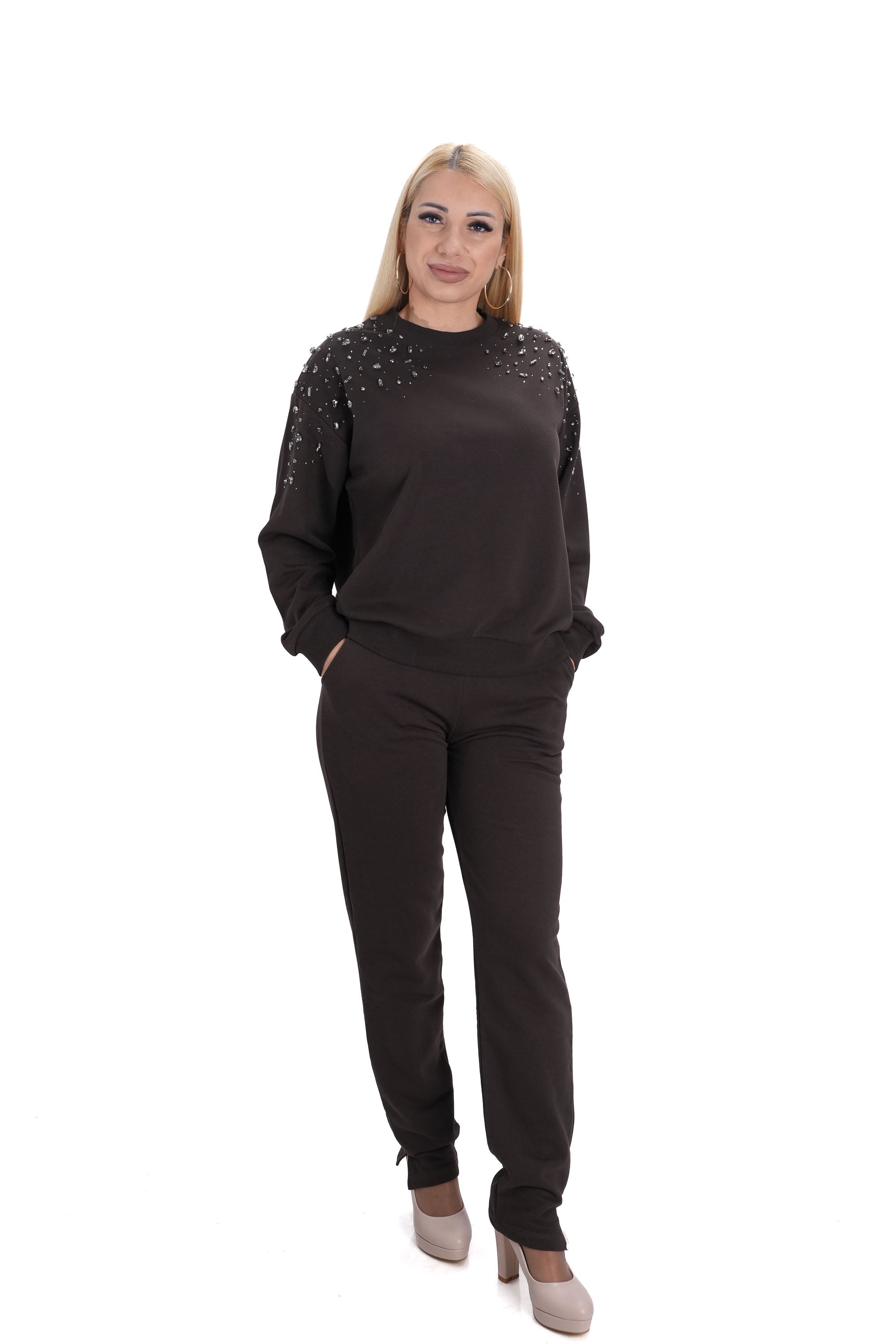 Спортно-елегантен дамски комплект с декоративни кристали