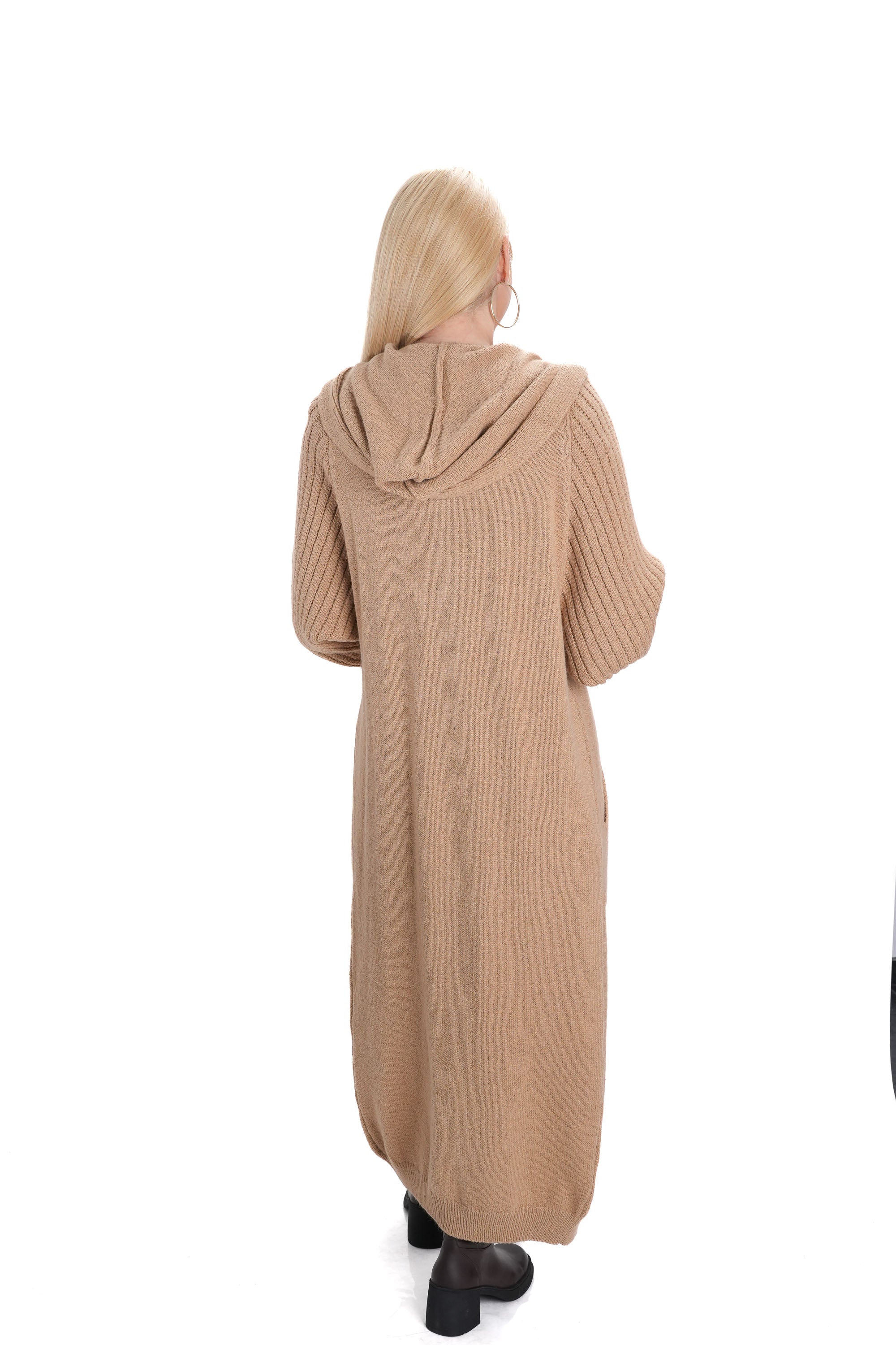 стилна дамска дълга жилетка в бежово от плетиво