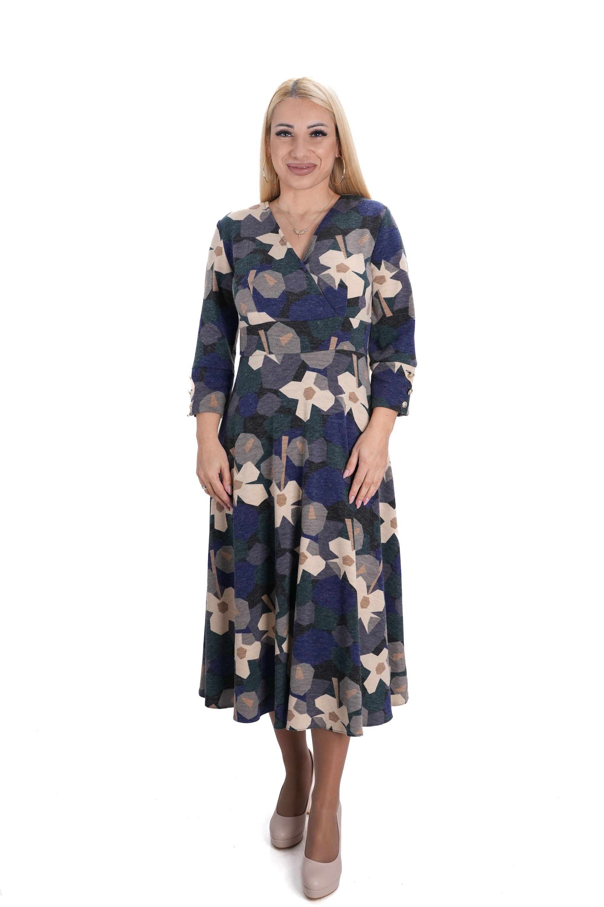 Дамска рокля 141147 разкроена от фино плетиво синьо-бежова