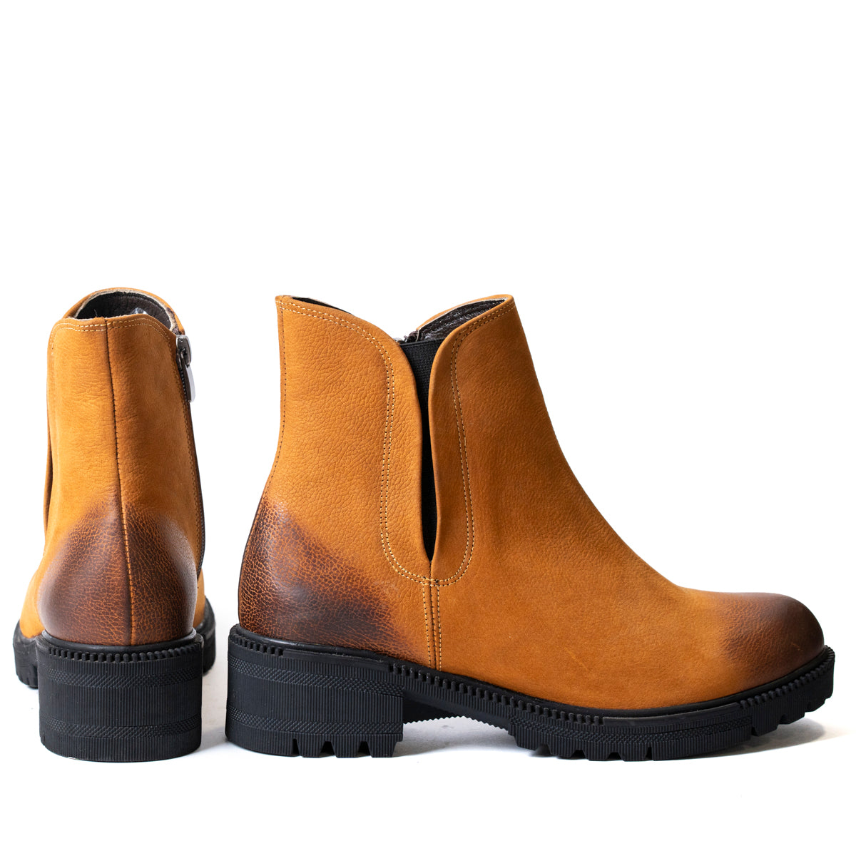 Елегантни дамски боти с нисък ток от естествен набук