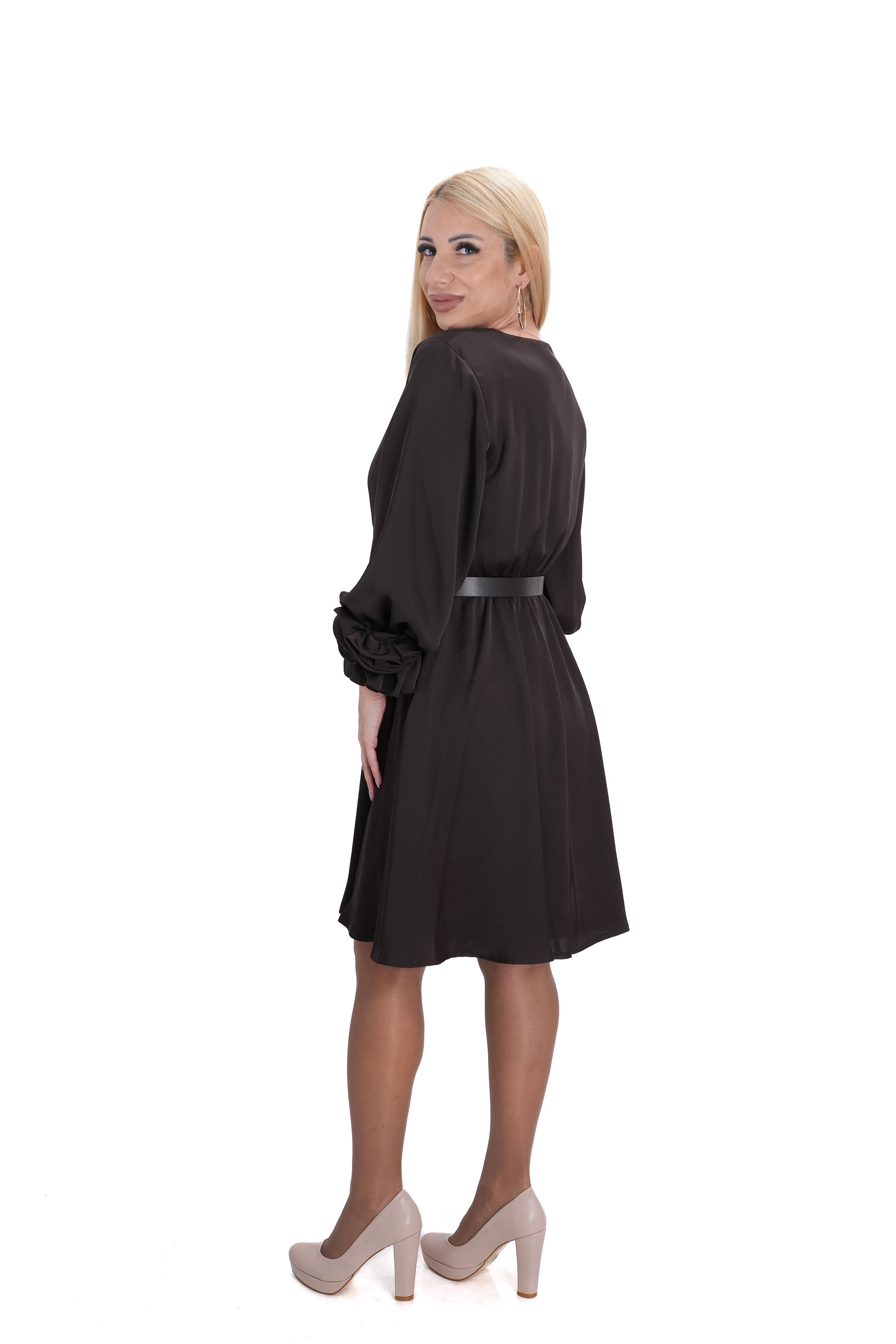 Дамска къса сатенена рокля в тъмно кафяв цвят – модел 11539
