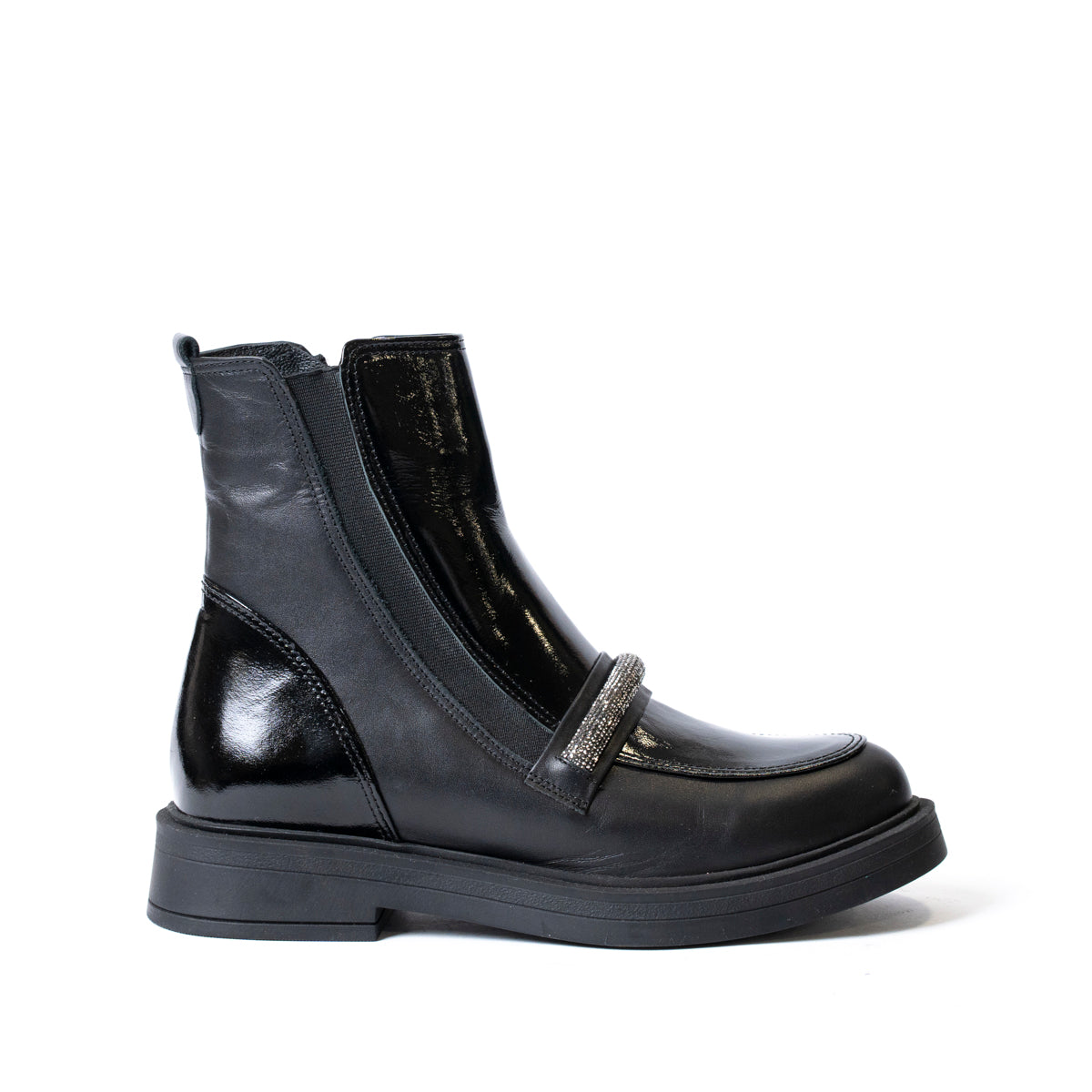 Дамски ниски боти от естествена кожа и лак с камъчета в черно