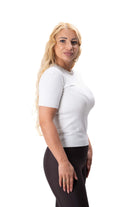 елегантна блуза екрю с къс ръкав и декорация от кристали