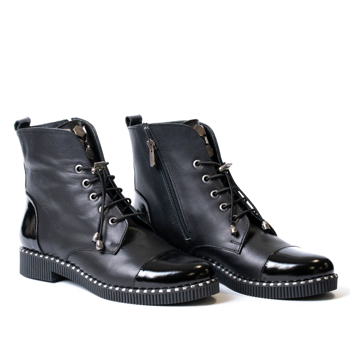 Елегантни дамски боти от кожа и лак с нисък ток и връзки