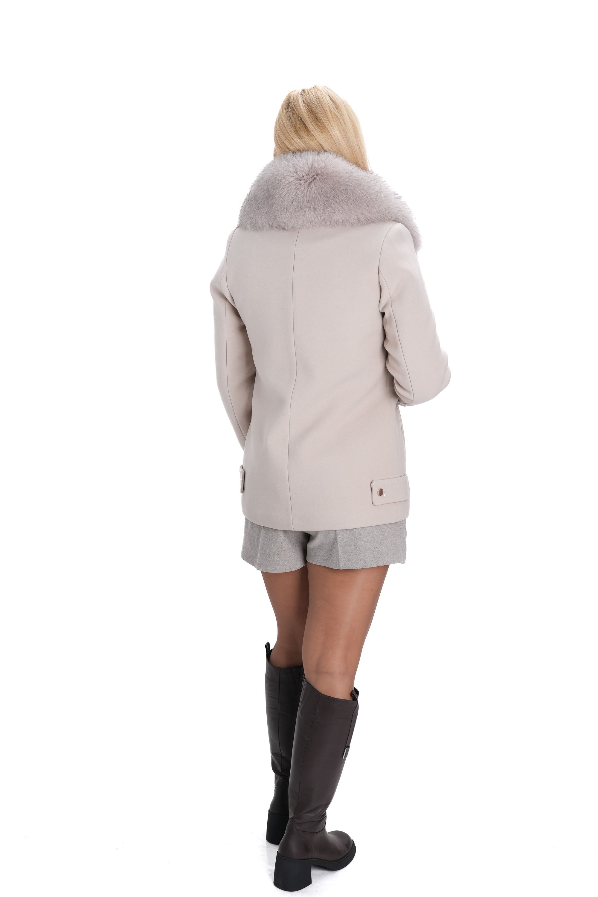 Модерно дамско палто с топла яка и удобна кройка