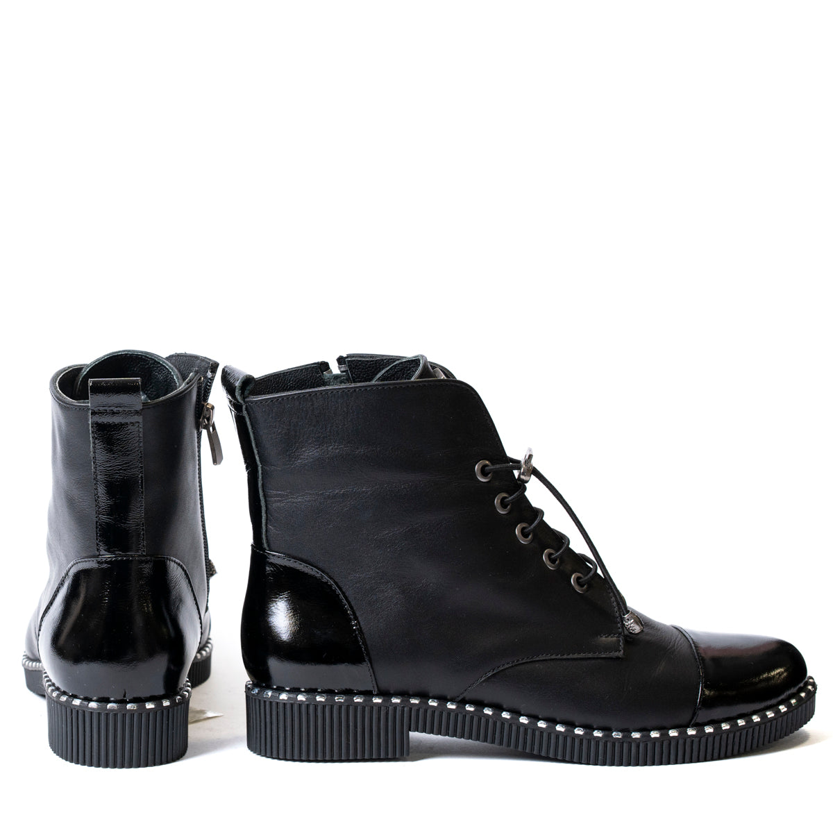 Дамски боти в черно с естествена кожа и лак – страничен изглед