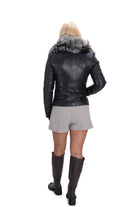 Модерно дамско кожено яке с топла яка от сребърна лисица