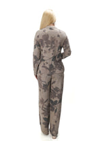 Beige women’s two-piece set with wide-leg trousers, zip-neck blouse and sparkling floral print – model 226-8032