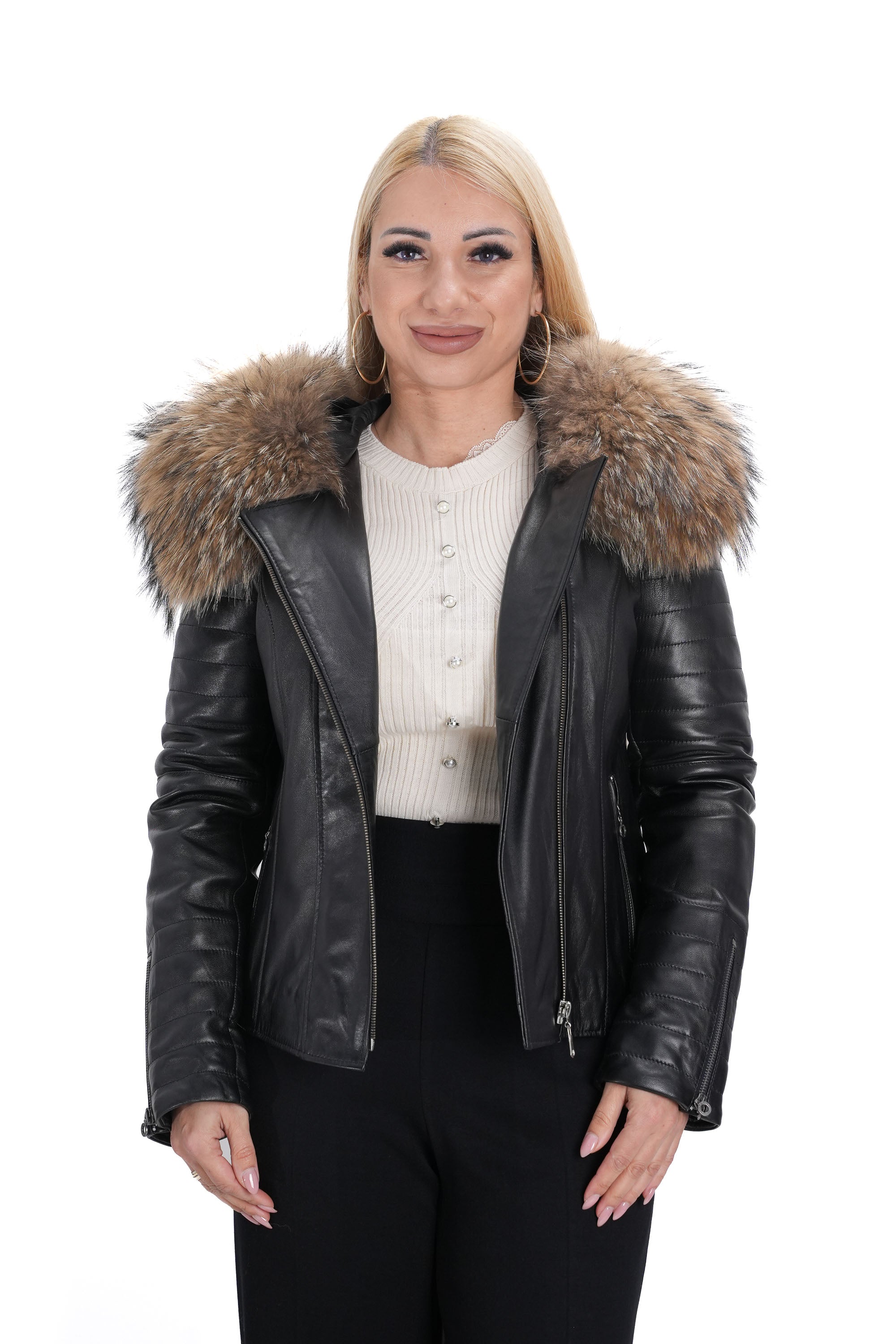 Дамско яке от кожа – модел T-6, детайл на страничното закопчаване