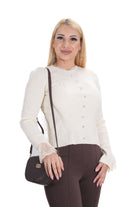 стилна дамска блуза с дантела около врата и на ръкавите