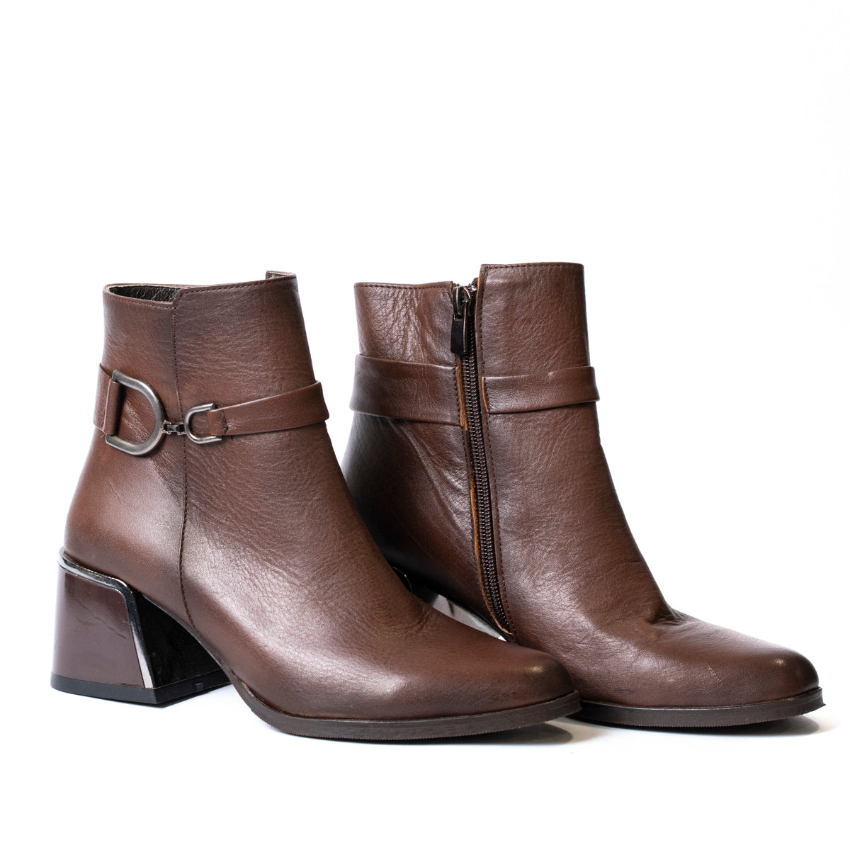Елегантни дамски боти с катарама и стабилен дебел ток в кафяв цвят