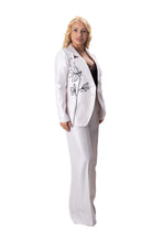 Светъл костюм в цвят екрю с широк панталон и дълго сако