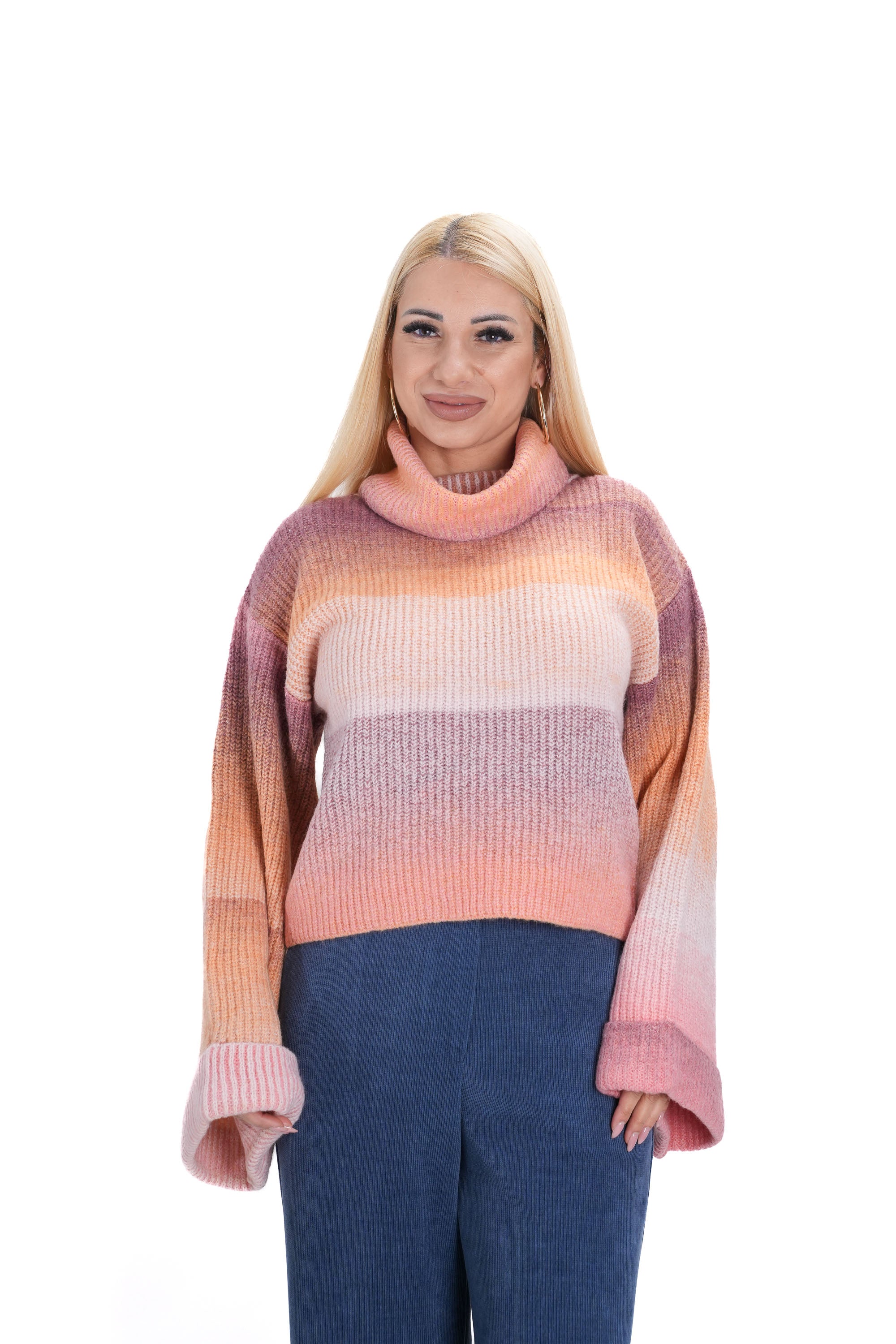 Дамски пуловер от плетиво – преден изглед с поло яка и широки ръкави