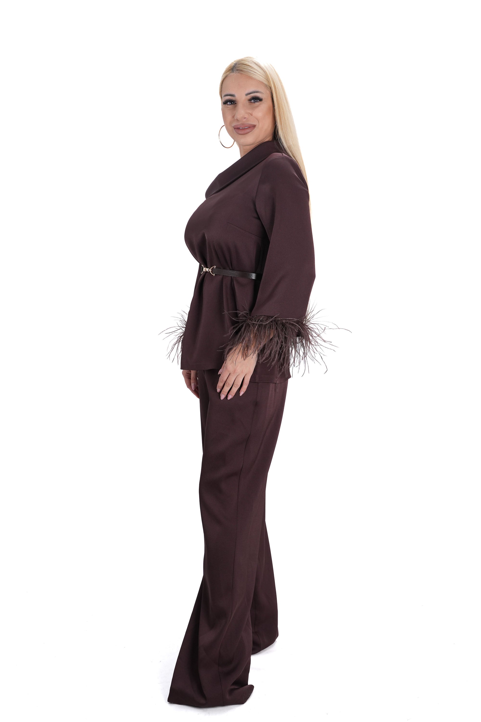 Дамски кафяв сатенен комплект – широк панталон и блуза с падащо рамо