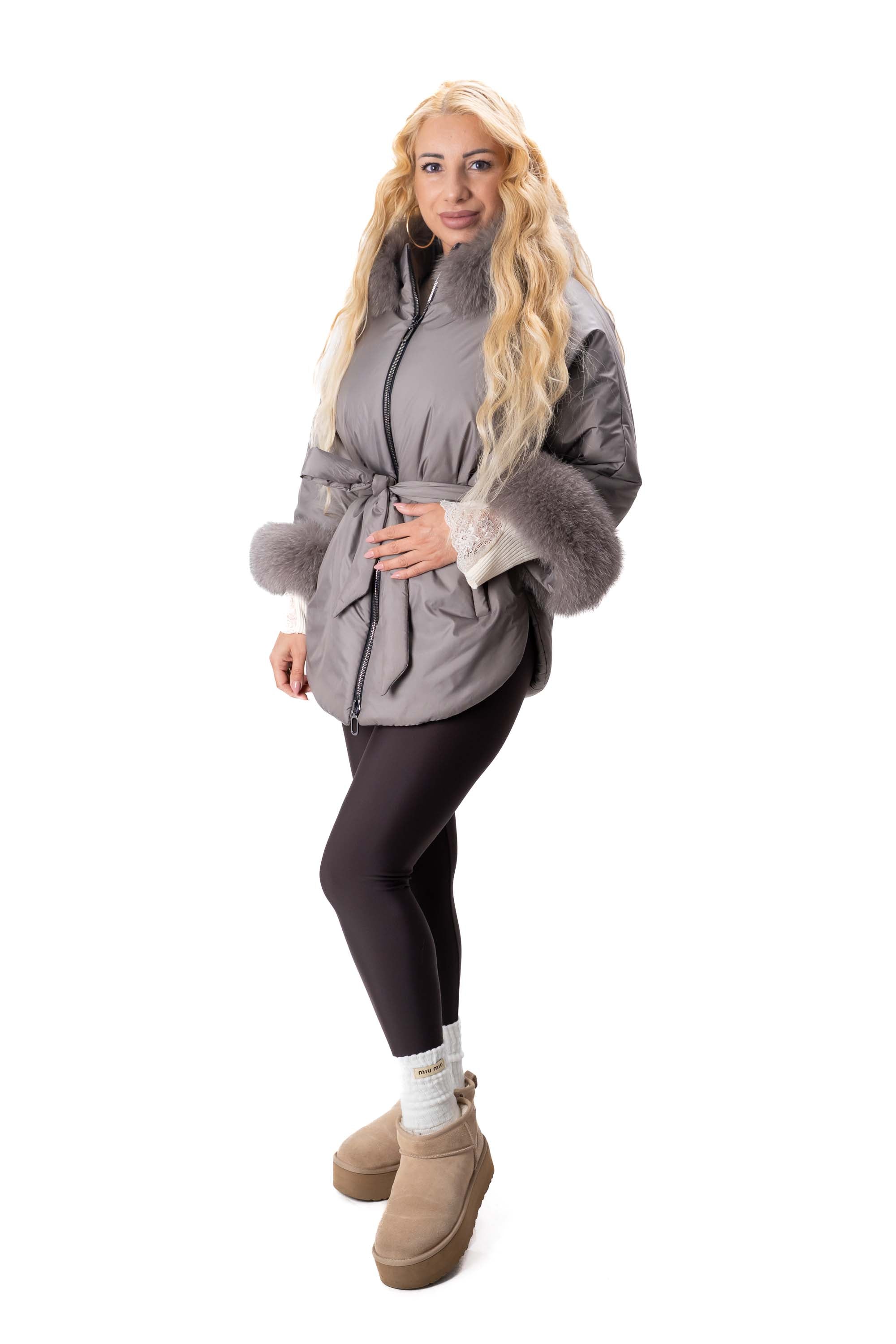 елегантно дамско зимно яке с естествен косъм