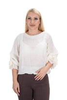 Дамска кремава риза блуза – преден изглед с 3D цветя на ръкавите