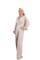 Дамски гащеризон от сатен с луксозни пера на ръкавите