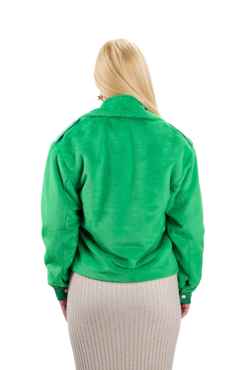 Елегантно дамско късо пухено яке с модерен кожен джоб