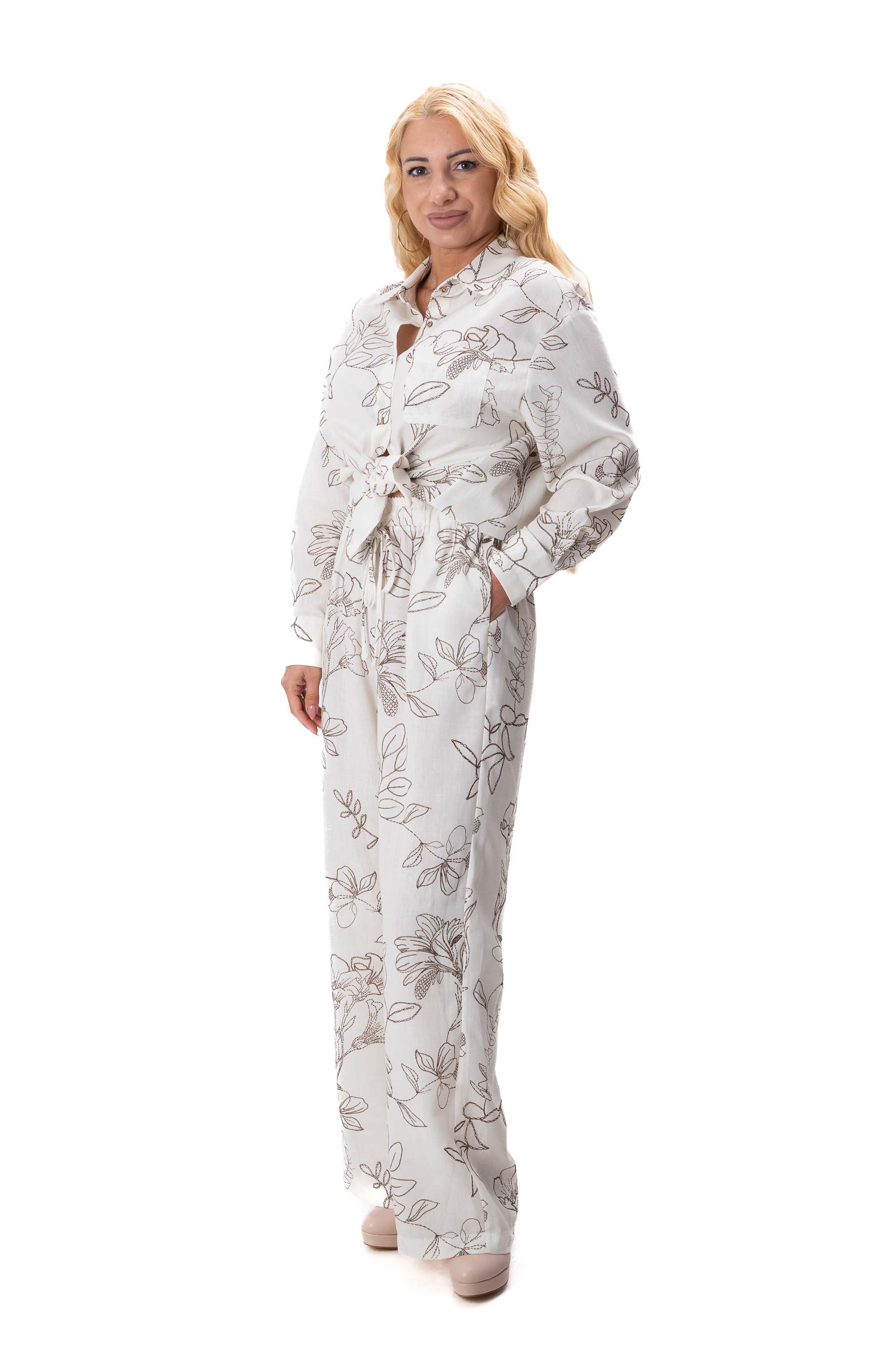 Широка риза и панталон в бежов цвят 