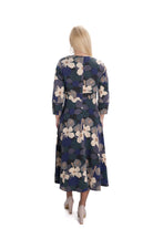 Дамска рокля от фино плетиво с разкроена кройка