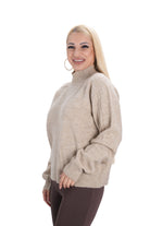 Бежов дамски пуловер – страничен изглед